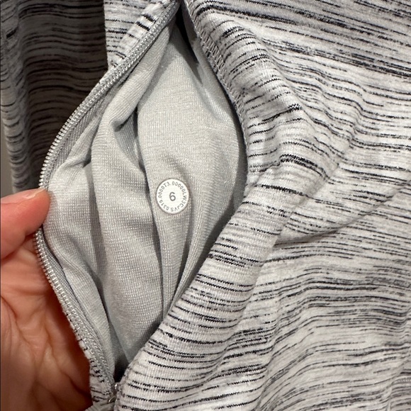 Lululemon Outrun the Elements 1/2 Zip size 6 - Picture 6 of 6